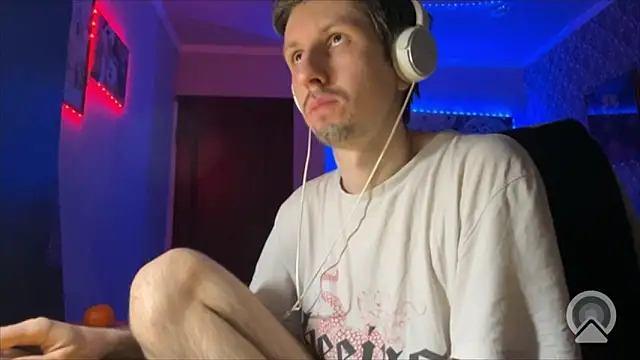 Aki-Laky online show from March 2, 2026, 10:38 pm