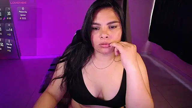 Snapshot of goddess_valXX chatting on June 17, 2026, 10:32 pm goddess valXX online show from June 17, 2026, 10:32 pm