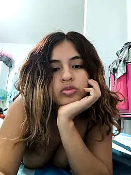 Snapshot of Suavecita2 chatting on November 8, 2025, 11:14 pm Suavecita2 online show from November 8, 2025, 11:14 pm