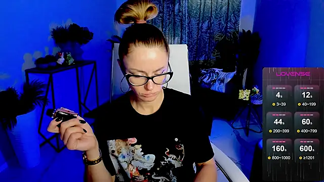 LadyIzabel online show from October 21, 2025, 8:48 am