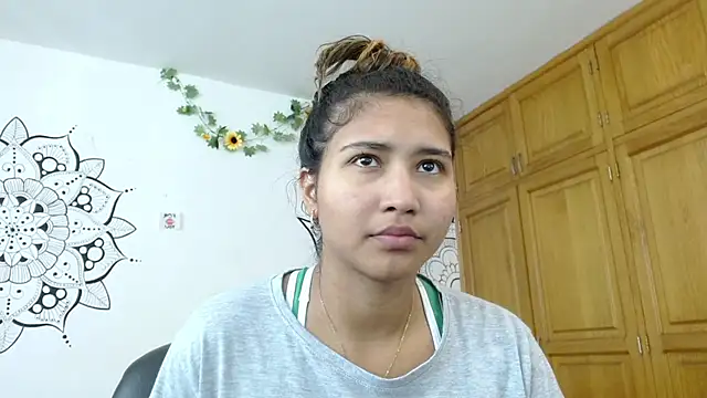 Snapshot of mariana_gimenez chatting on December 6, 2024, 2:28 pm mariana gimenez online show from December 6, 2024, 2:28 pm