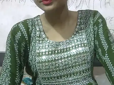 Snapshot of Aayesha chatting on December 2, 2025, 4:18 am Aayesha online show from December 2, 2025, 4:18 am