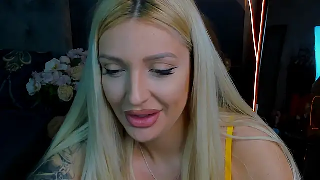 Snapshot of glossy_blondegirl chatting on October 8, 2025, 1:20 pm glossy blondegirl online show from October 8, 2025, 1:20 pm