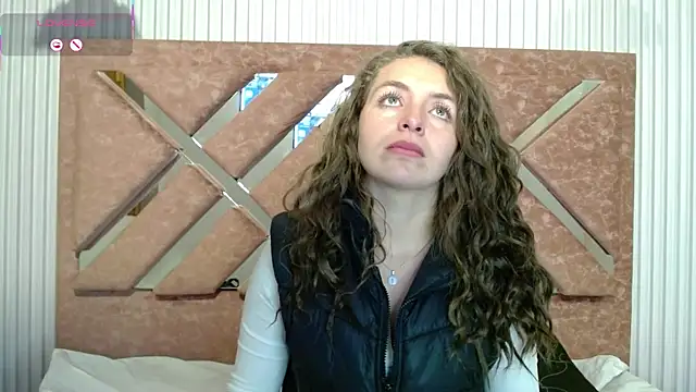  isaabellaa online show from April 10, 2026, 12:32 pm