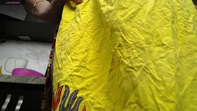 iniyalaboni online show from October 17, 2025, 8:00 pm