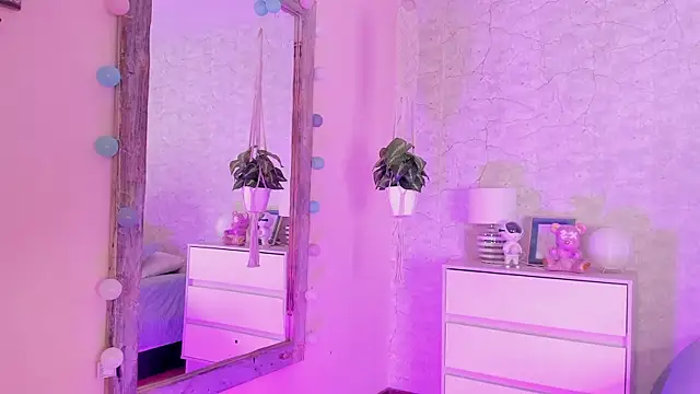 Snapshot of DahianaWalcott chatting on December 7, 2024, 9:33 pm DahianaWalcott online show from December 7, 2024, 9:33 pm