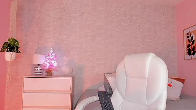 Snapshot of DahianaWalcott chatting on December 9, 2024, 10:52 pm DahianaWalcott online show from December 9, 2024, 10:52 pm