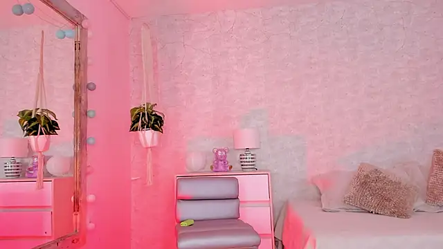 Snapshot of DahianaWalcott chatting on February 6, 2025, 6:24 pm DahianaWalcott online show from February 6, 2025, 6:24 pm