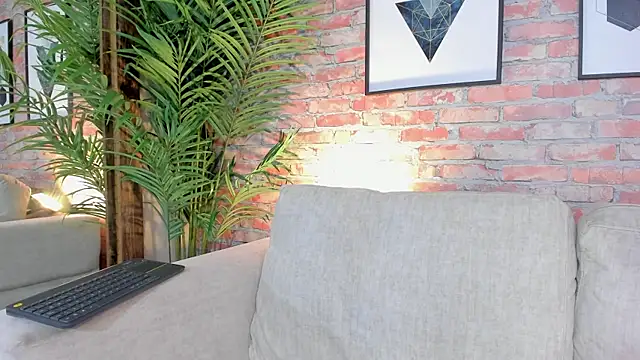 Snapshot of DahianaWalcott chatting on March 18, 2025, 8:15 pm DahianaWalcott online show from March 18, 2025, 8:15 pm