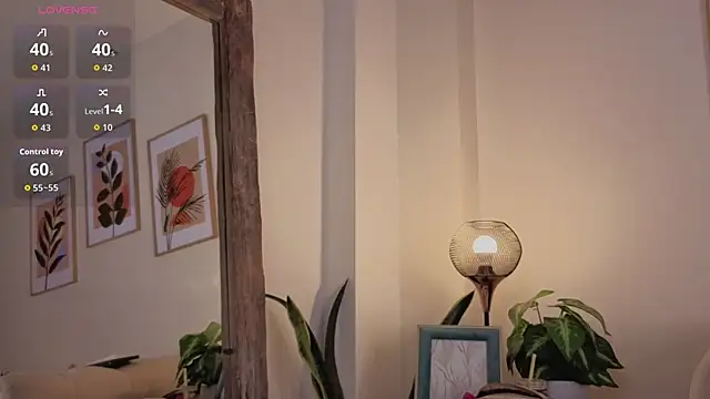 Snapshot of DahianaWalcott chatting on October 15, 2025, 7:36 pm DahianaWalcott online show from October 15, 2025, 7:36 pm