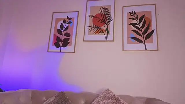 Snapshot of DahianaWalcott chatting on December 17, 2025, 8:15 pm DahianaWalcott online show from December 17, 2025, 8:15 pm