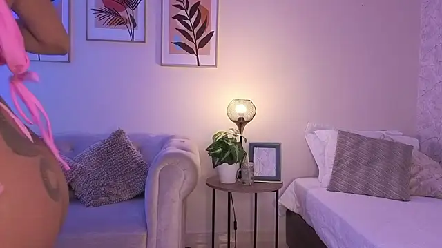 Snapshot of DahianaWalcott chatting on February 19, 2026, 5:20 pm DahianaWalcott online show from February 19, 2026, 5:20 pm