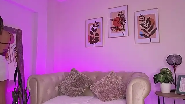 Snapshot of DahianaWalcott chatting on February 25, 2026, 10:30 pm DahianaWalcott online show from February 25, 2026, 10:30 pm