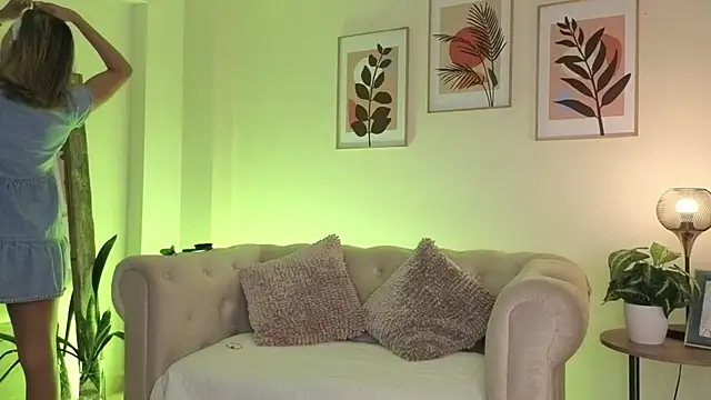 DahianaWalcott online show from March 5, 2026, 5:20 pm