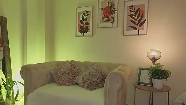 DahianaWalcott online show from April 6, 2026, 6:42 pm