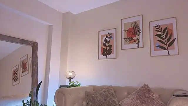 DahianaWalcott online show from April 10, 2026, 3:17 pm