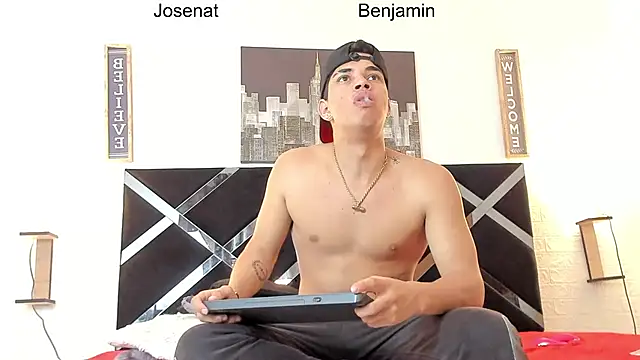 toyboys1 online show from February 12, 2026, 4:07 am