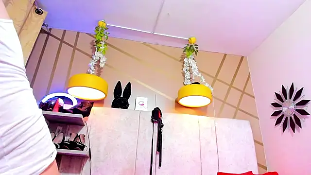 girl amada online show from March 2, 2025, 9:31 am