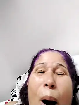 girl amada online show from March 29, 2026, 9:37 pm