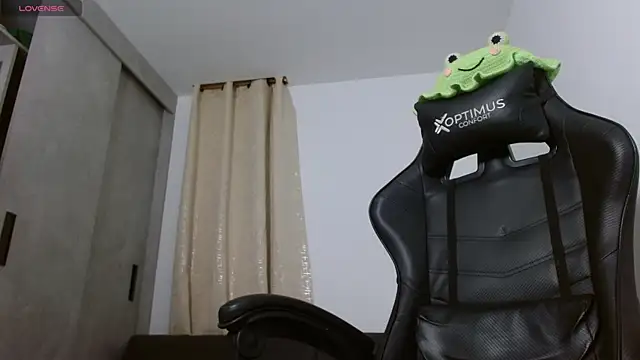 miss valery2 online show from April 17, 2026, 2:14 am