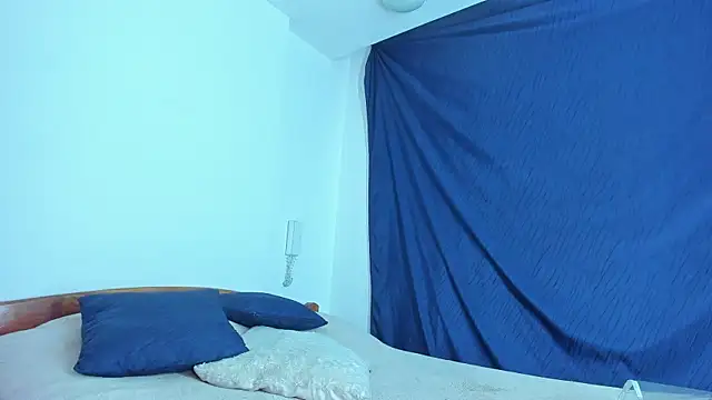 emiily15   online show from January 16, 2025, 6:37 pm