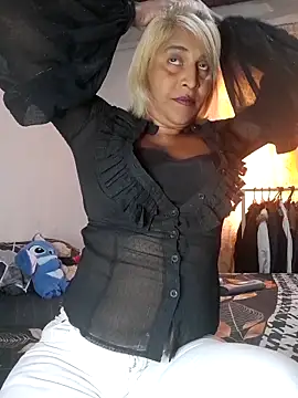 Snapshot of Goodgirlsue_77 chatting on May 10, 2026, 12:32 pm Goodgirlsue 77 online show from May 10, 2026, 12:32 pm