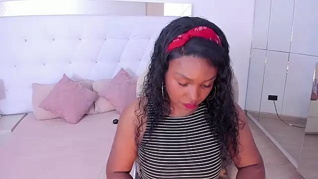 Isla Scott online show from October 16, 2025, 11:33 am