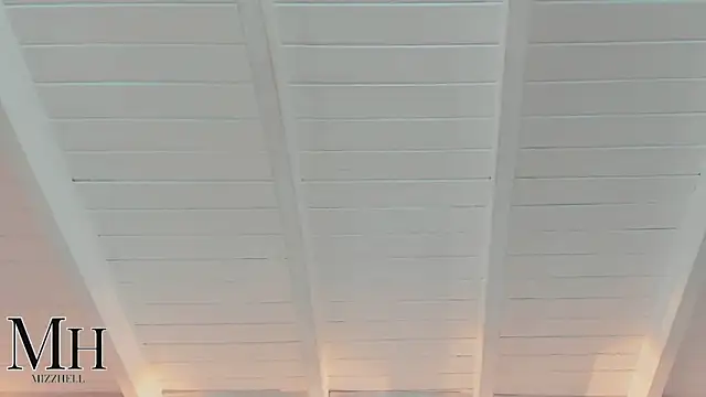 MizzHell online show from March 31, 2026, 3:52 am