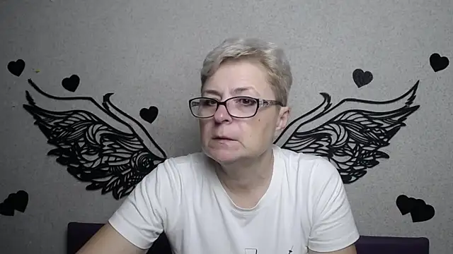 EmiliaGree online show from November 21, 2025, 6:06 pm