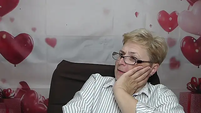 Snapshot of EmiliaGree chatting on July 4, 2026, 5:19 pm EmiliaGree online show from July 4, 2026, 5:19 pm