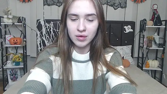 LauraHlot online show from November 12, 2025, 6:36 am