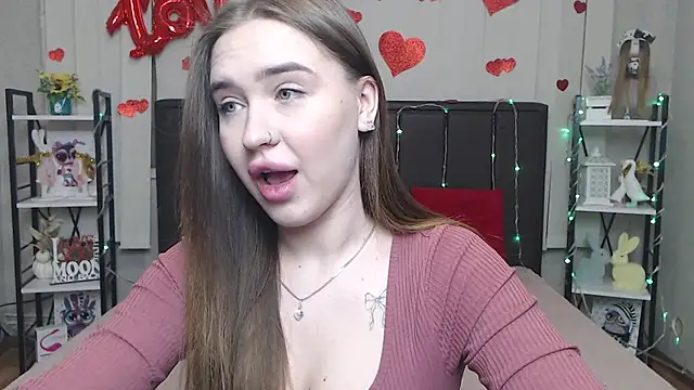LauraHlot online show from February 3, 2026, 6:22 am