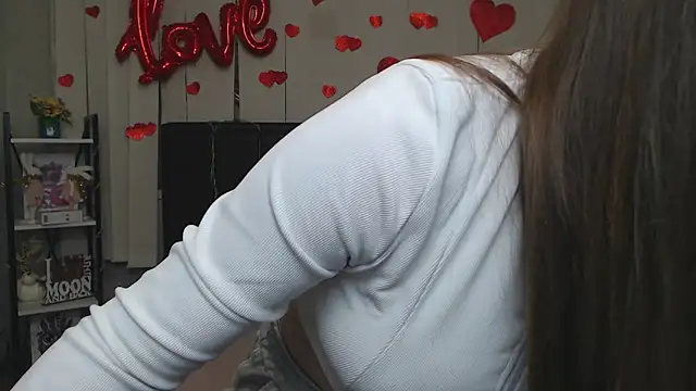 LauraHlot online show from March 18, 2026, 6:55 pm