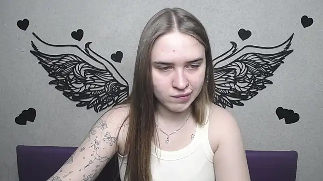Snapshot of LauraHlot chatting on May 6, 2026, 5:46 am LauraHlot online show from May 6, 2026, 5:46 am