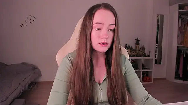 Snapshot of WalkingGirl chatting on December 2, 2025, 4:57 pm WalkingGirl online show from December 2, 2025, 4:57 pm