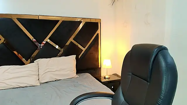 Camiila Osorio online show from May 16, 2026, 11:57 pm