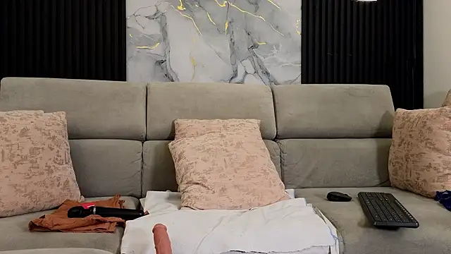 anellejones online show from March 11, 2026, 7:42 pm