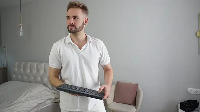 Snapshot of Nik_Sharp chatting on April 14, 2026, 8:31 am Nik Sharp online show from April 14, 2026, 8:31 am