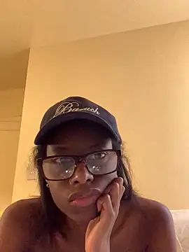 Snapshot of weeklyrush28 chatting on March 11, 2026, 2:12 pm weeklyrush28 online show from March 11, 2026, 2:12 pm