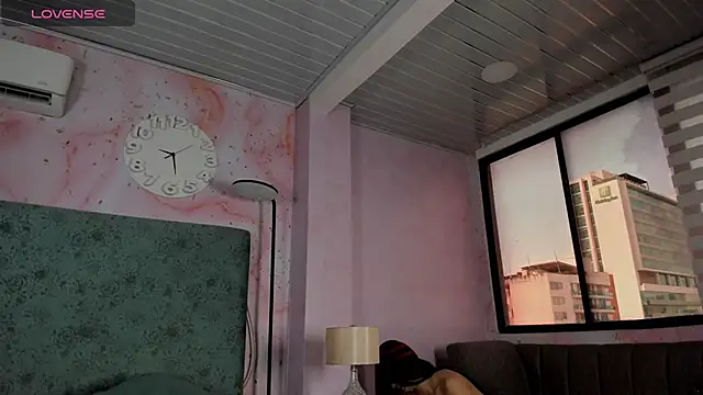 JESSI NAOMI online show from December 22, 2025, 9:01 pm