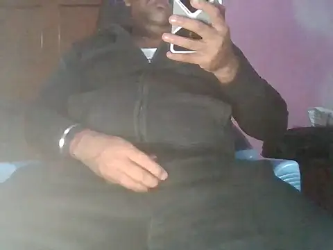 boyplay1000 online show from December 15, 2025, 4:33 pm