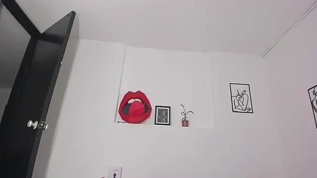 cloehonney online show from February 28, 2025, 12:10 am