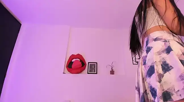 cloehonney online show from March 19, 2025, 12:12 pm