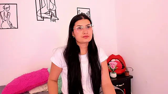 cloehonney online show from February 17, 2026, 7:09 pm