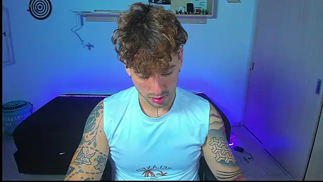 Snapshot of Ares_blue chatting on May 18, 2026, 1:17 pm Ares blue online show from May 18, 2026, 1:17 pm