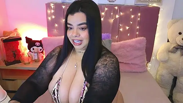 Snapshot of MiahJoness chatting on May 4, 2026, 10:06 pm MiahJoness online show from May 4, 2026, 10:06 pm