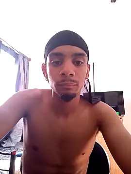 Snapshot of 29YOURZ_28_ chatting on December 7, 2024, 2:35 pm 29YOURZ 28 online show from December 7, 2024, 2:35 pm