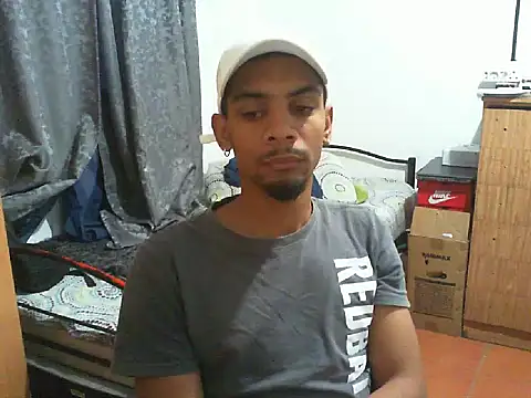 Snapshot of 29YOURZ_28_ chatting on September 25, 2025, 5:11 am 29YOURZ 28 online show from September 25, 2025, 5:11 am