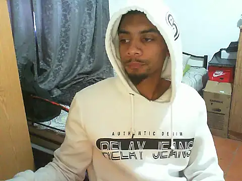 Snapshot of 29YOURZ_28_ chatting on October 6, 2025, 8:34 am 29YOURZ 28 online show from October 6, 2025, 8:34 am