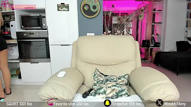 AmySuperHeroes online show from February 1, 2025, 1:09 pm